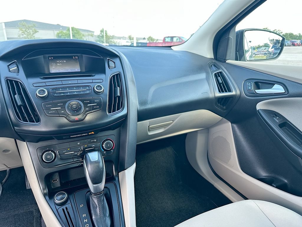Used 2015 Ford Focus SE w/ SE Sport Package FWD image 20