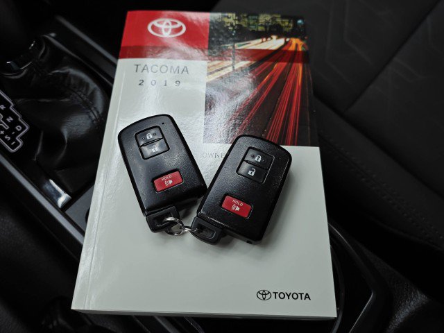 Used 2019 Toyota Tacoma TRD Sport w/ Technology Package AWD/4WD image 42