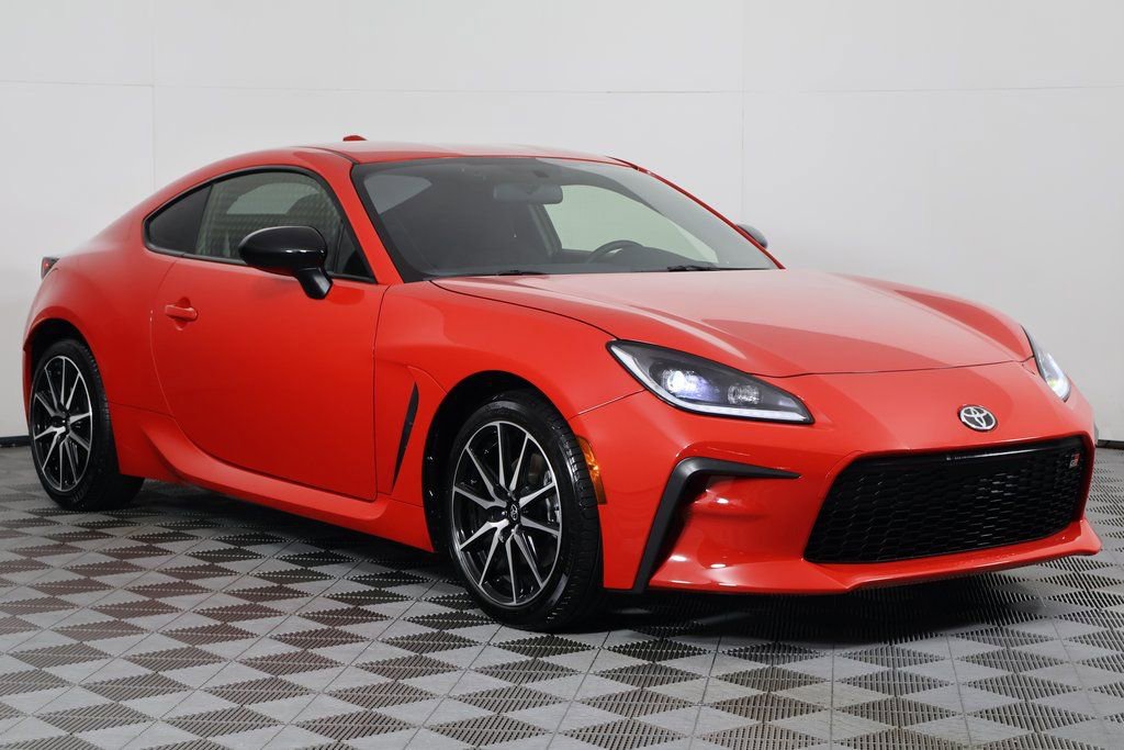 Used 2024 Toyota GR86 image 3