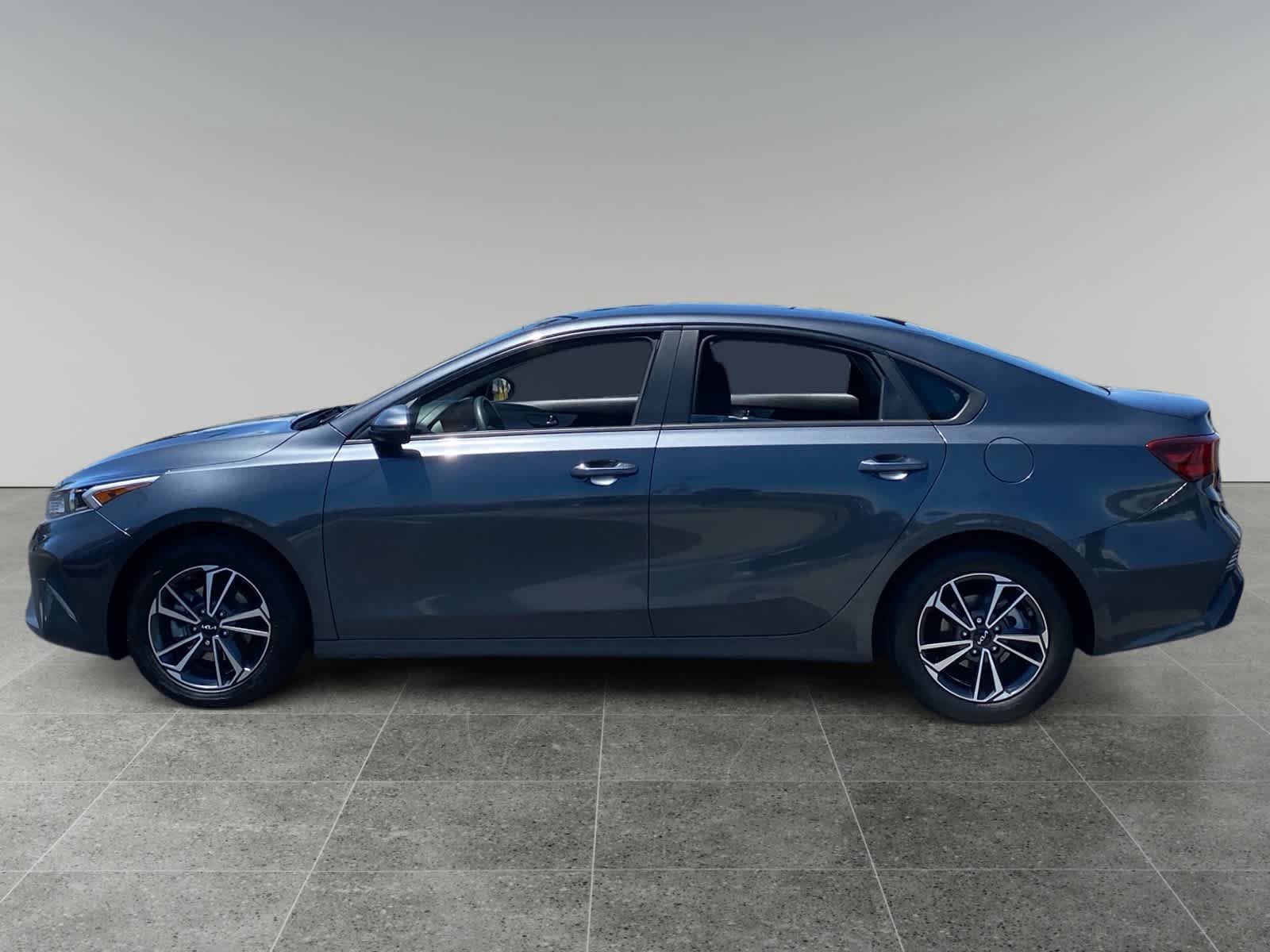 Used 2024 Kia Forte LXS w/ LXS Technology Package FWD image 2