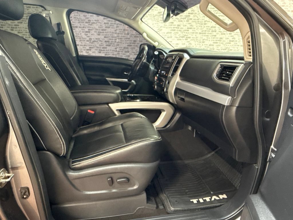 Used 2019 Nissan Titan PRO-4X w/ Pro-4x Convenience Package AWD/4WD image 11