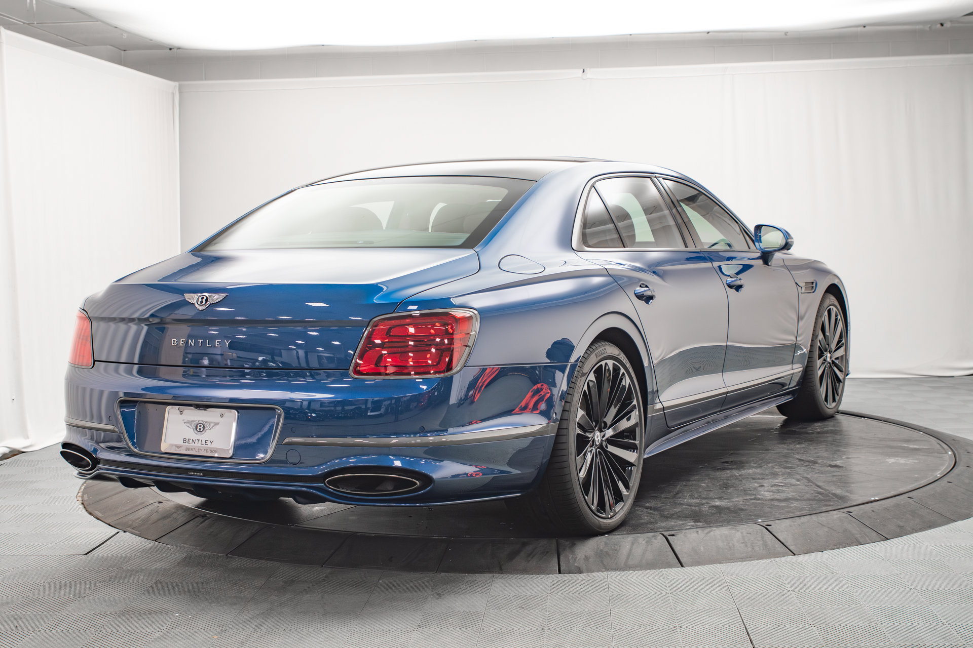 New 2026 Bentley Flying Spur Plug-In Hybrid AWD/4WD image 3