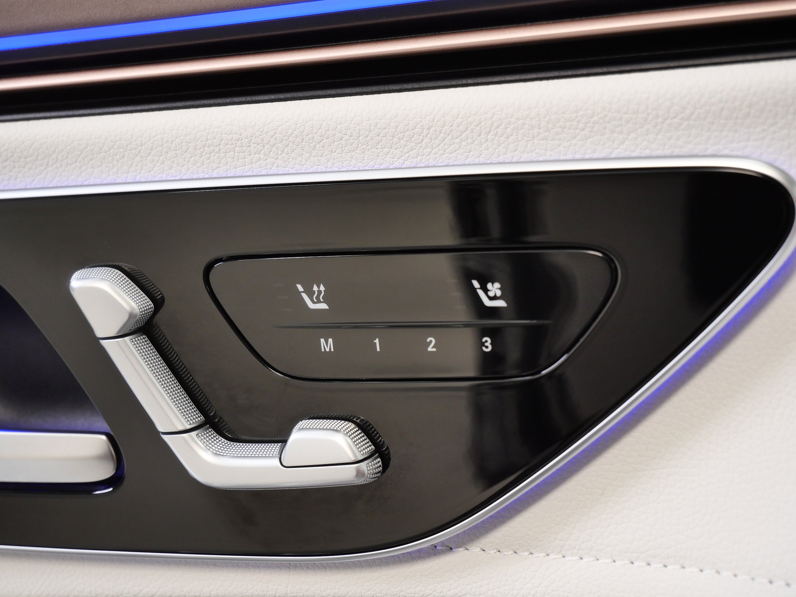 Certified 2023 Mercedes-Benz EQE 350+ 4MATIC SUV w/ Exclusive Trim Package image 33