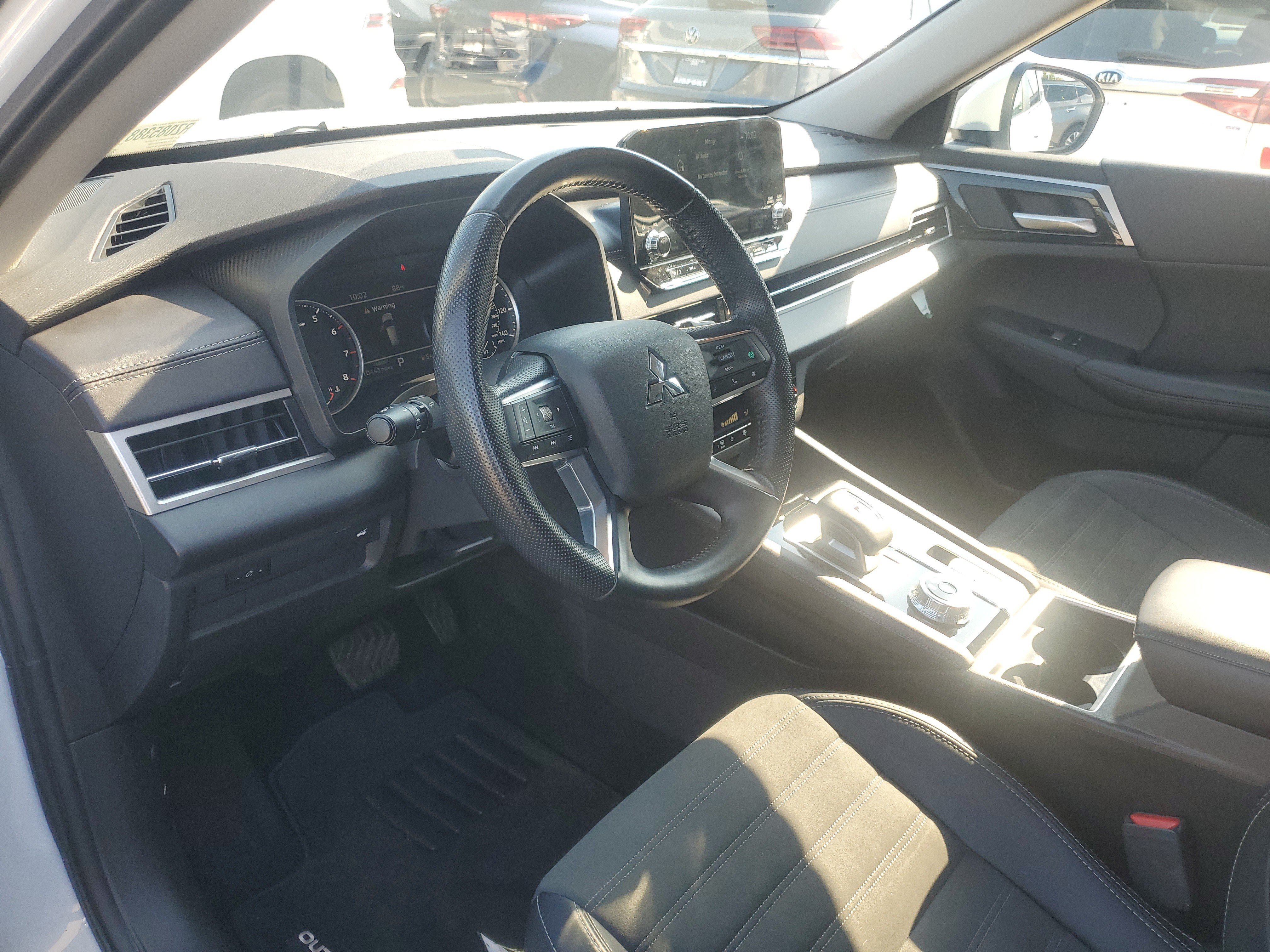 Used 2024 Mitsubishi Outlander SE FWD image 13