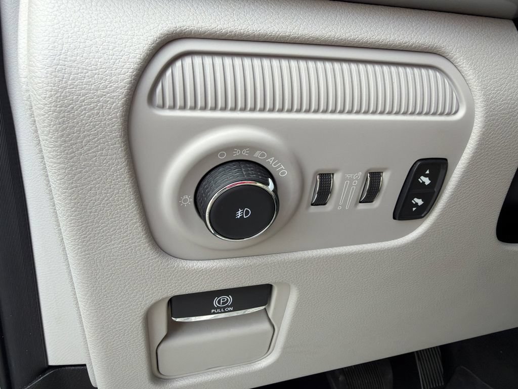 Used 2024 Jeep Wagoneer L Series II w/ Flexible Seating Group AWD/4WD image 27