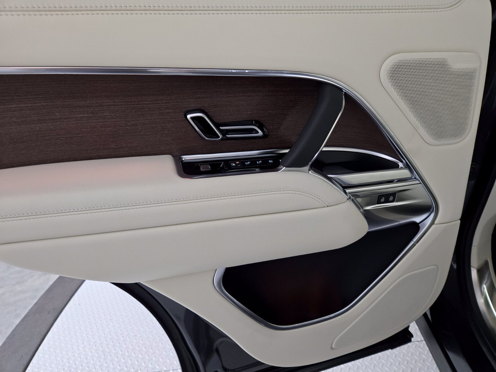 New 2027 Land Rover Range Rover SE AWD/4WD image 21