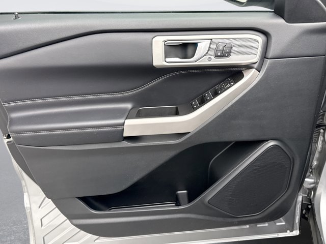 Used 2022 Ford Explorer Limited w/ Equipment Group 301A image 9