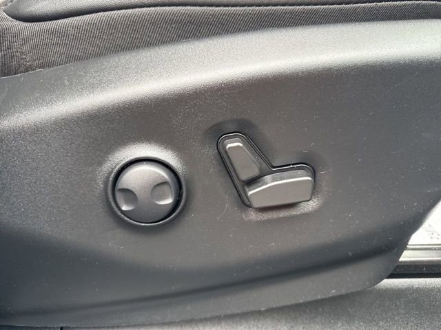 Used 2025 Chrysler Pacifica Limited image 18