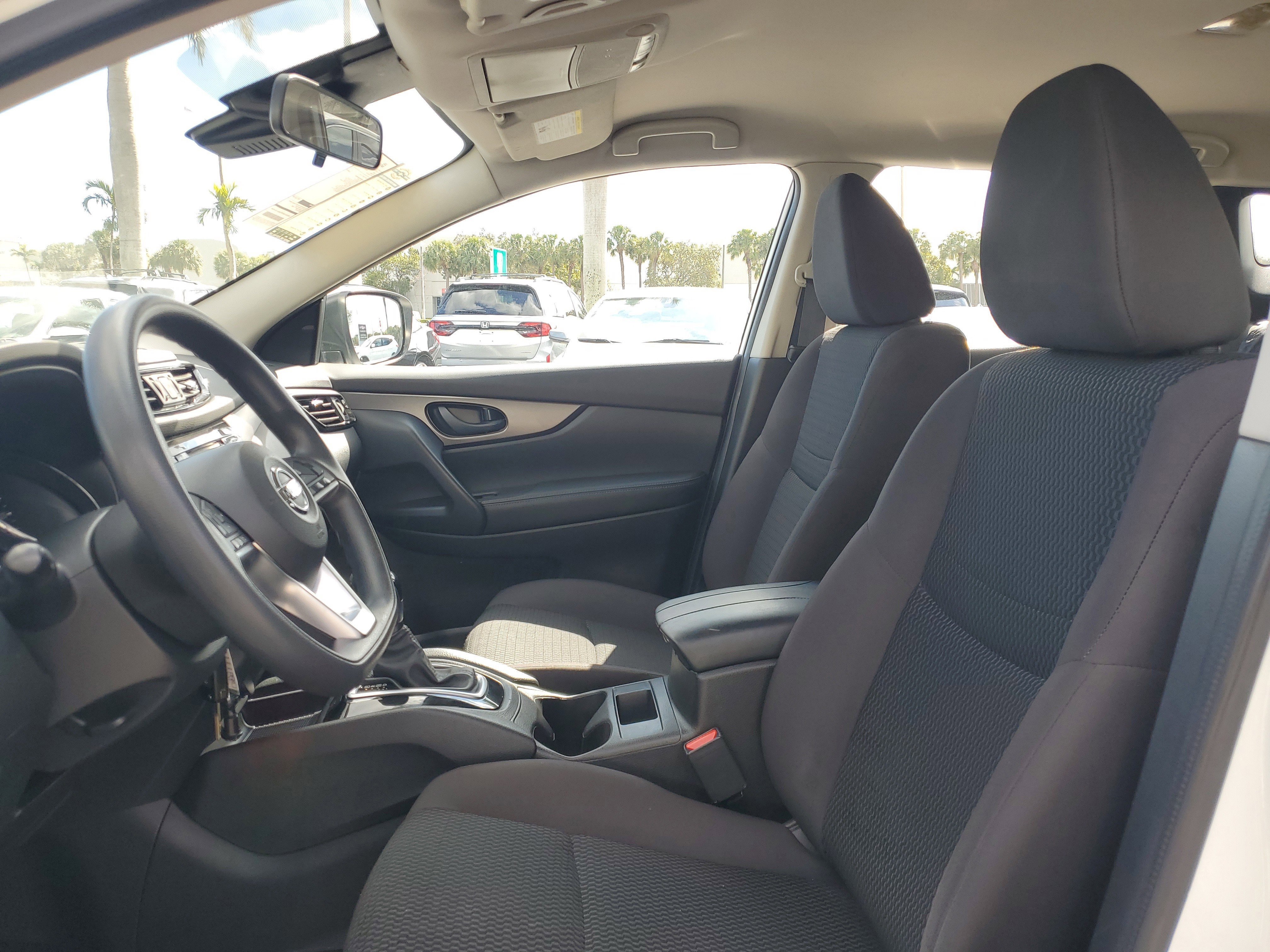 Used 2020 Nissan Rogue Sport S image 22