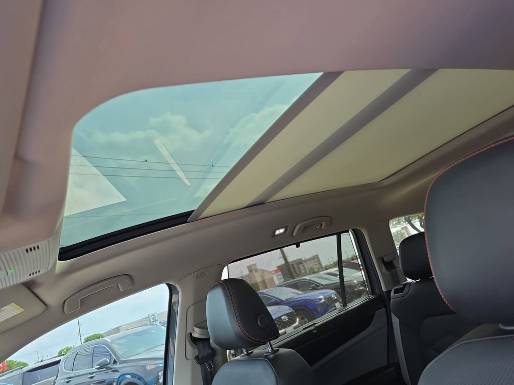 Used 2024 Volkswagen Atlas Peak Edition SE AWD/4WD image 30
