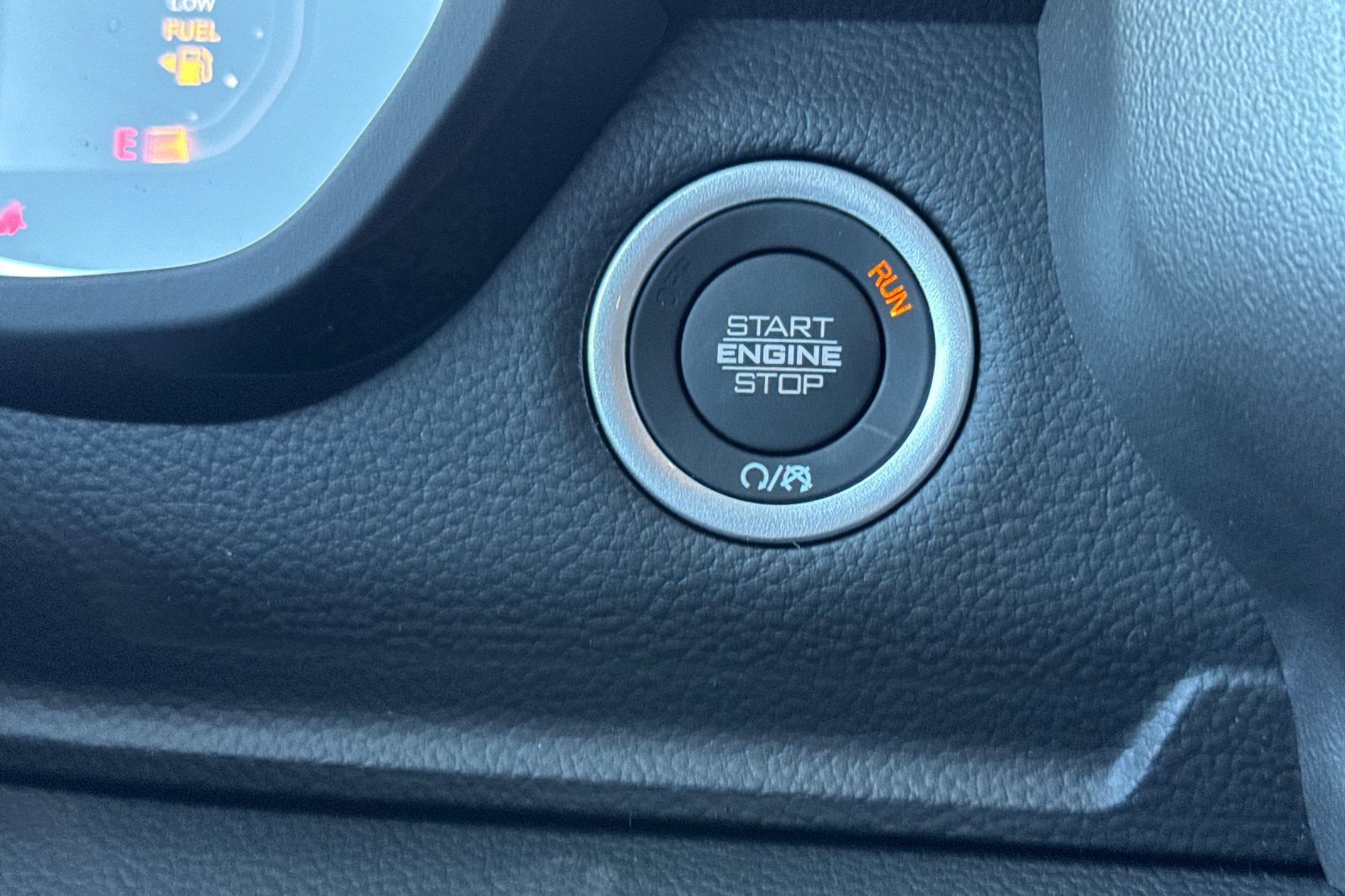 New 2026 RAM 1500 4x4 Crew Cab image 21