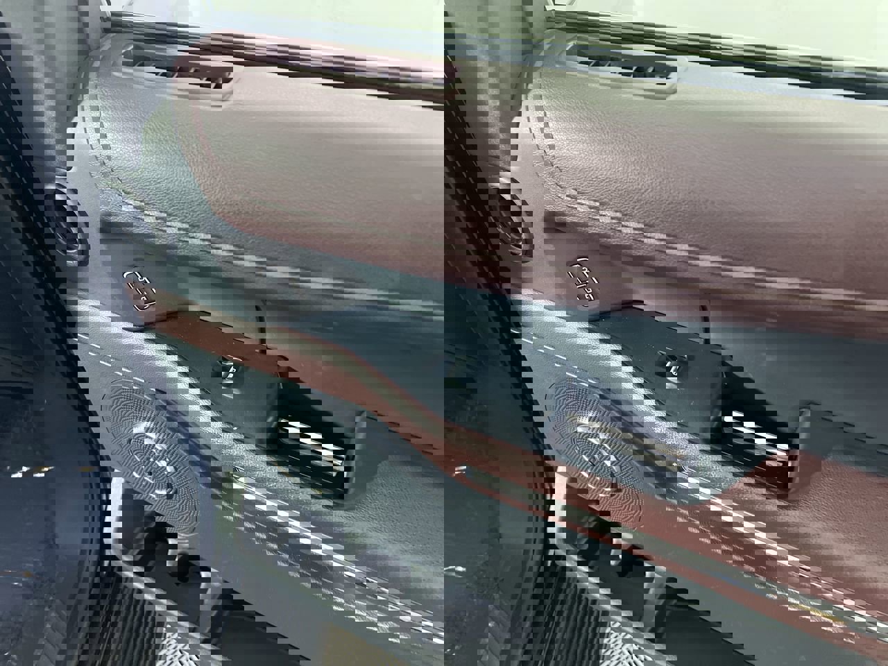 Used 2024 Ford Expedition Max Limited image 30