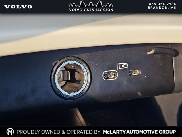 Used 2024 Volvo XC40 B5 Ultimate image 22