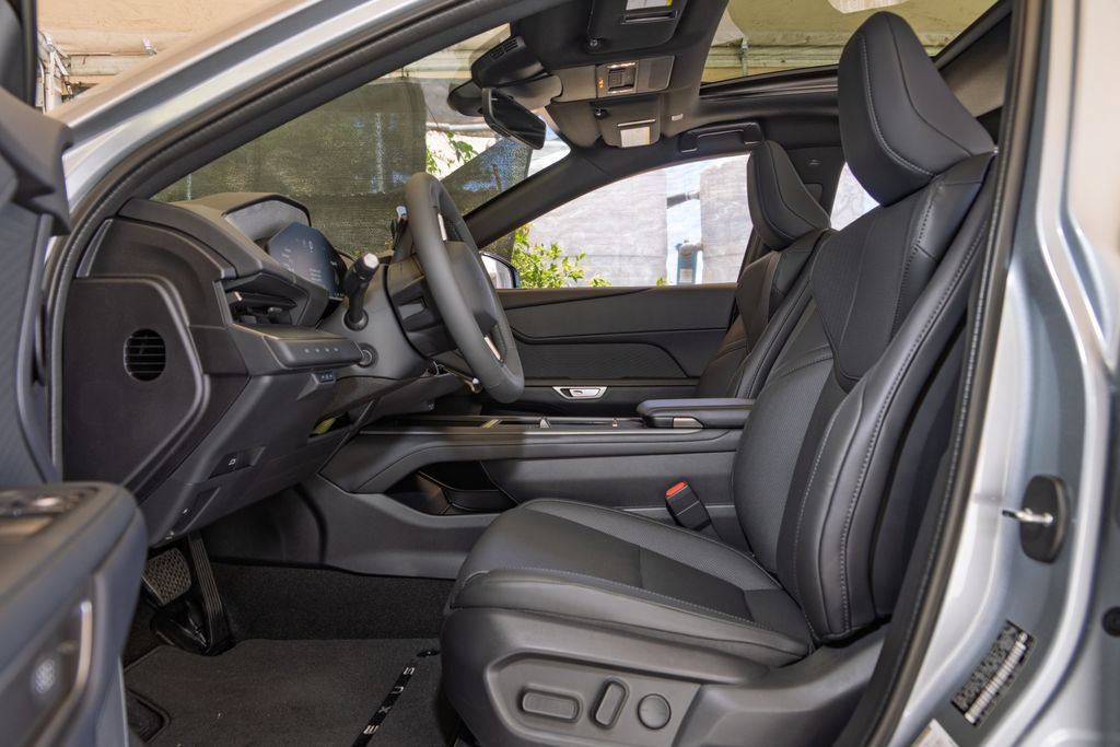 New 2026 Lexus ES 350e w/ Convenience Package FWD image 17