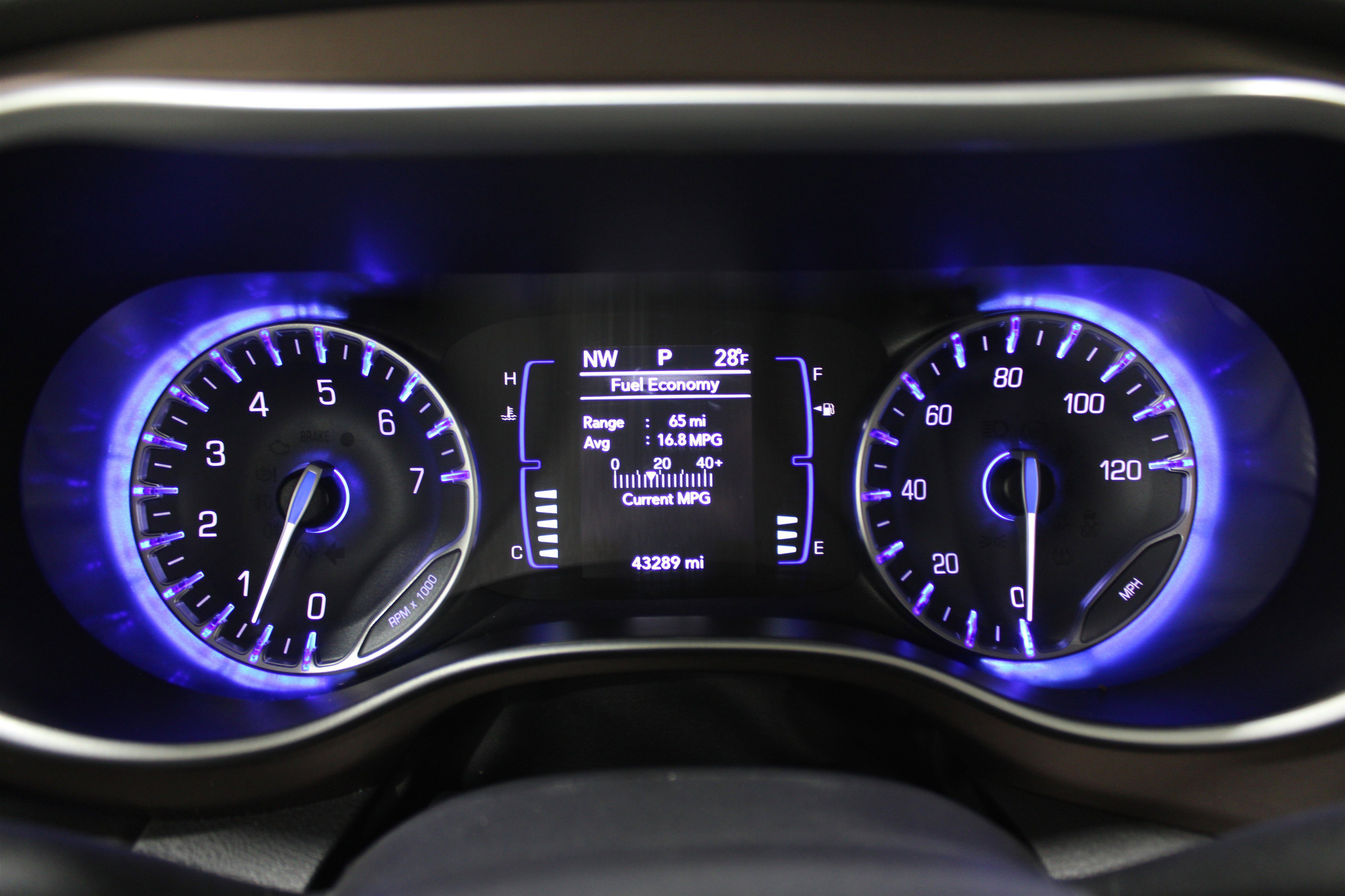 Used 2024 Chrysler Voyager LX image 13