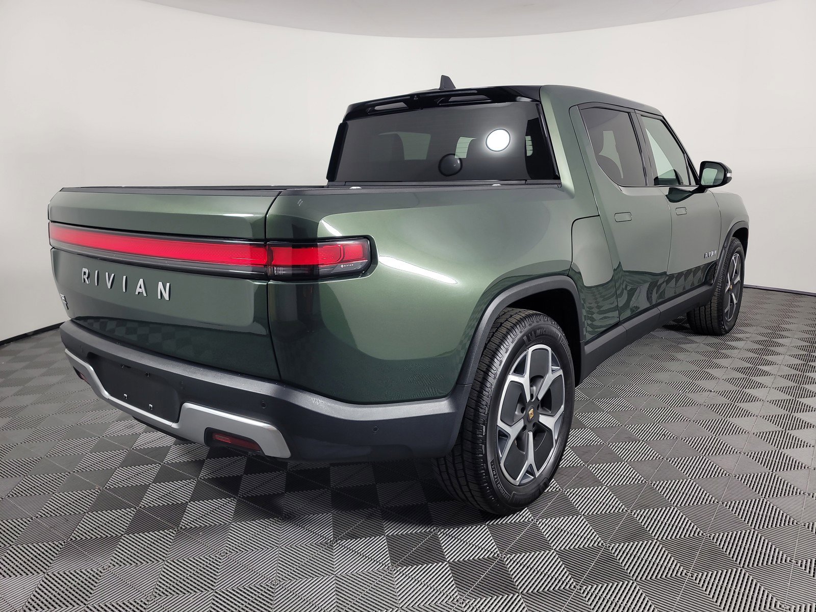 Used 2024 Rivian R1T Adventure AWD/4WD image 5