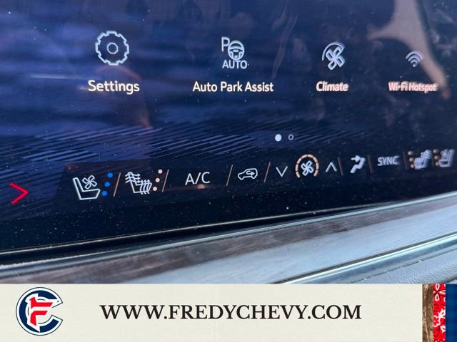 Used 2025 Chevrolet Suburban Premier AWD/4WD image 14