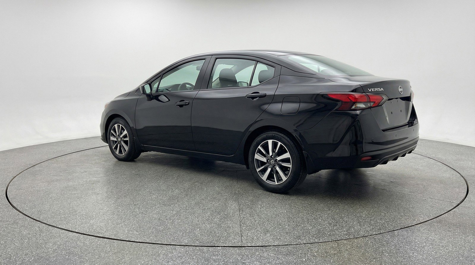 Used 2025 Nissan Versa SV image 6