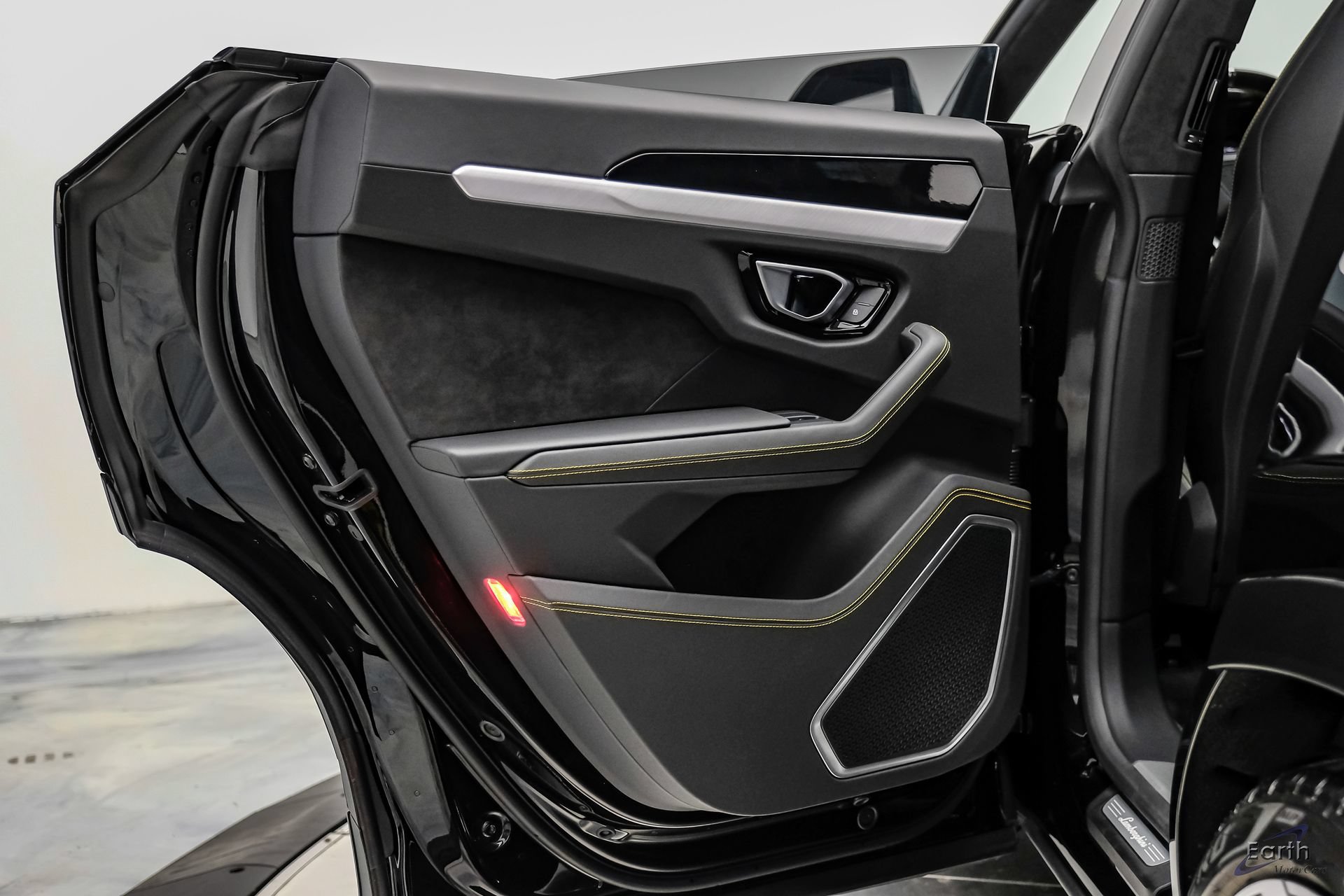 Used 2022 Lamborghini Urus AWD/4WD image 94