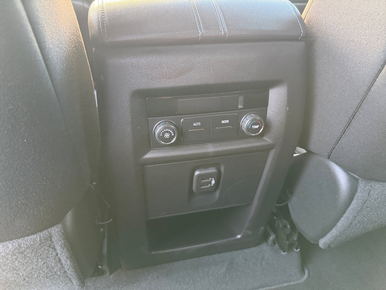 Used 2022 Chevrolet Traverse LT FWD image 28