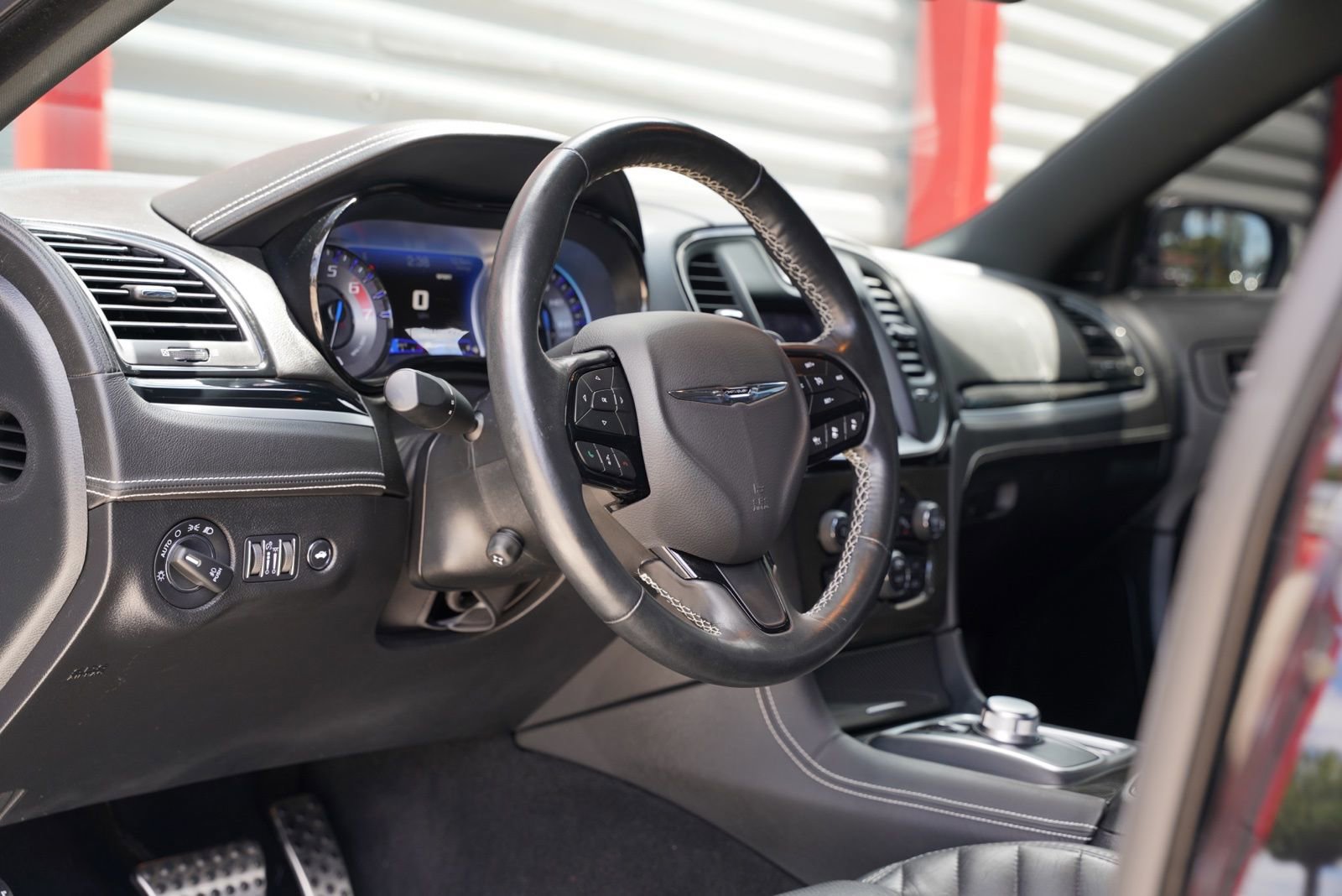 Used 2023 Chrysler 300 C image 4