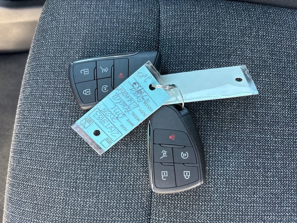 Used 2025 GMC Acadia Elevation image 38