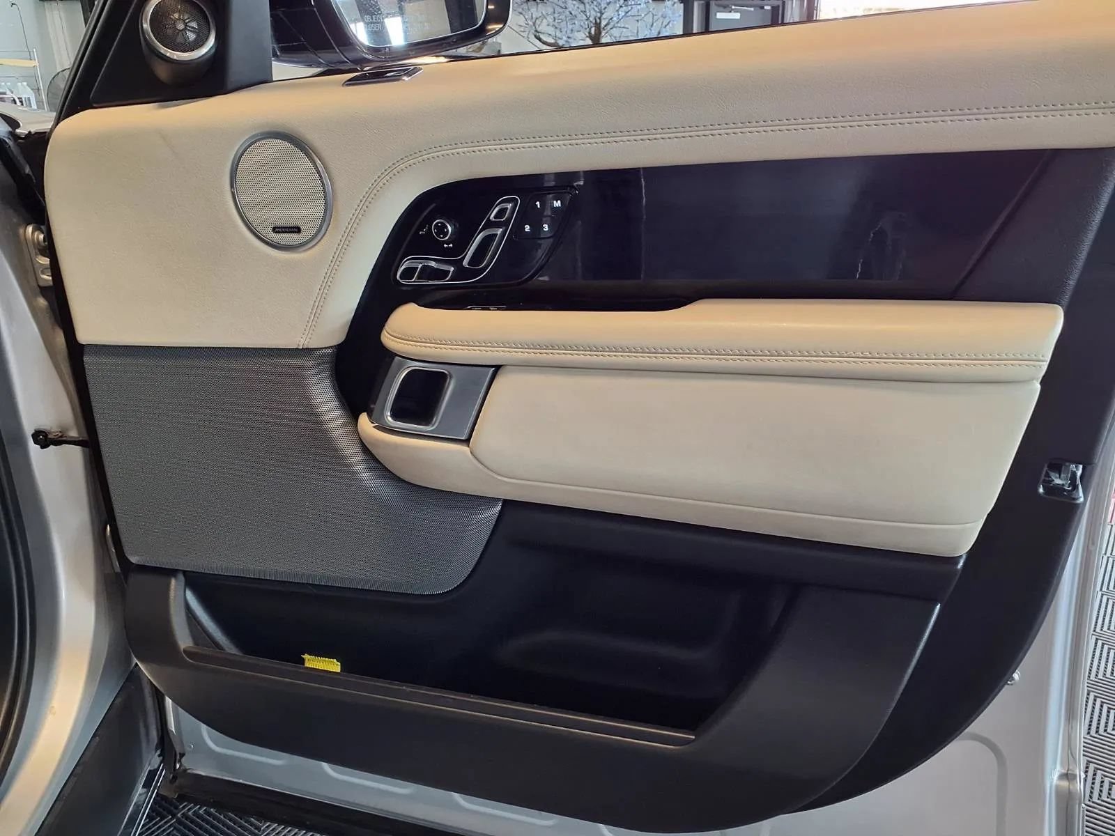 Used 2018 Land Rover Range Rover Supercharged AWD/4WD image 13