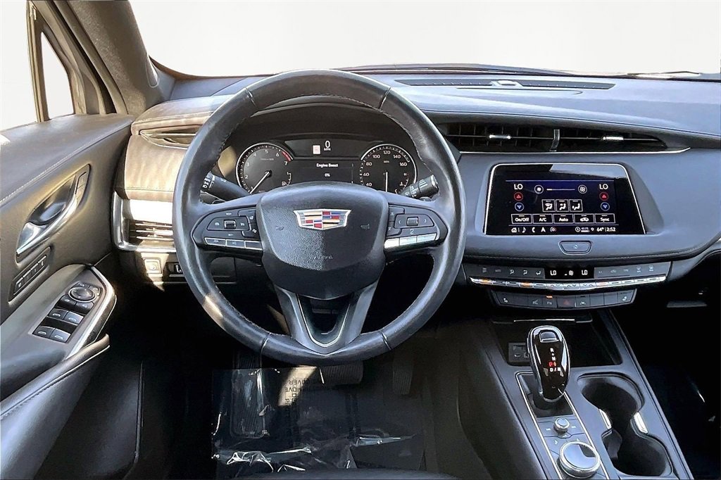 Used 2022 Cadillac XT4 Premium Luxury w/ Enhanced Visibility Package image 5