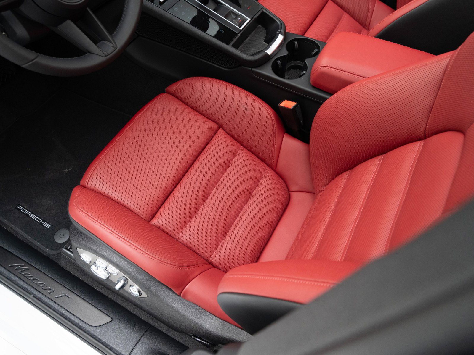 New 2026 Porsche Macan image 17