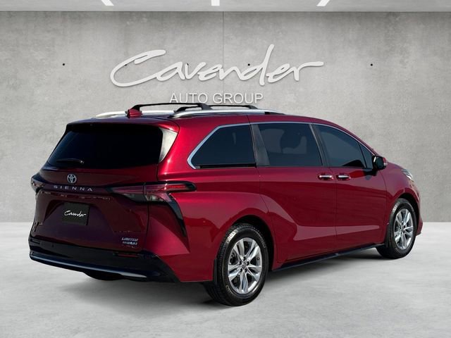 Used 2022 Toyota Sienna Limited image 16