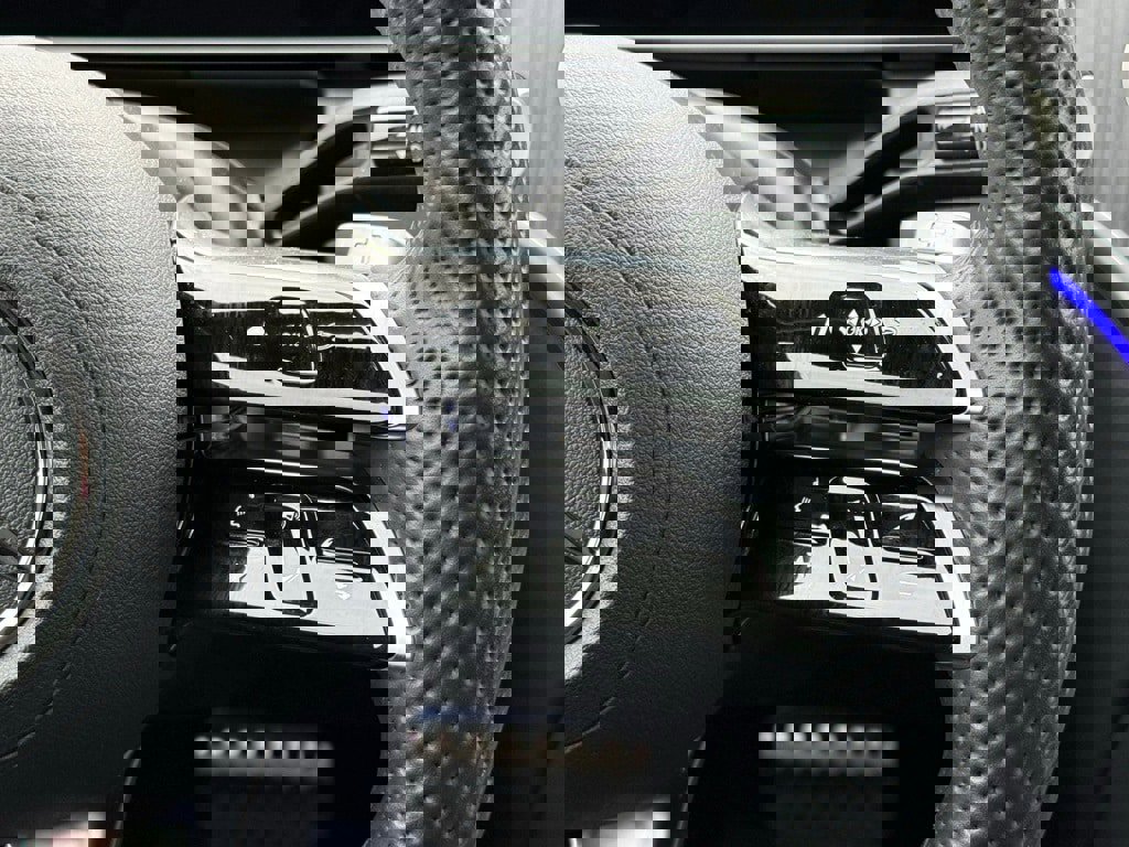 Used 2025 Mercedes-Benz GLC 350e 4MATIC image 23