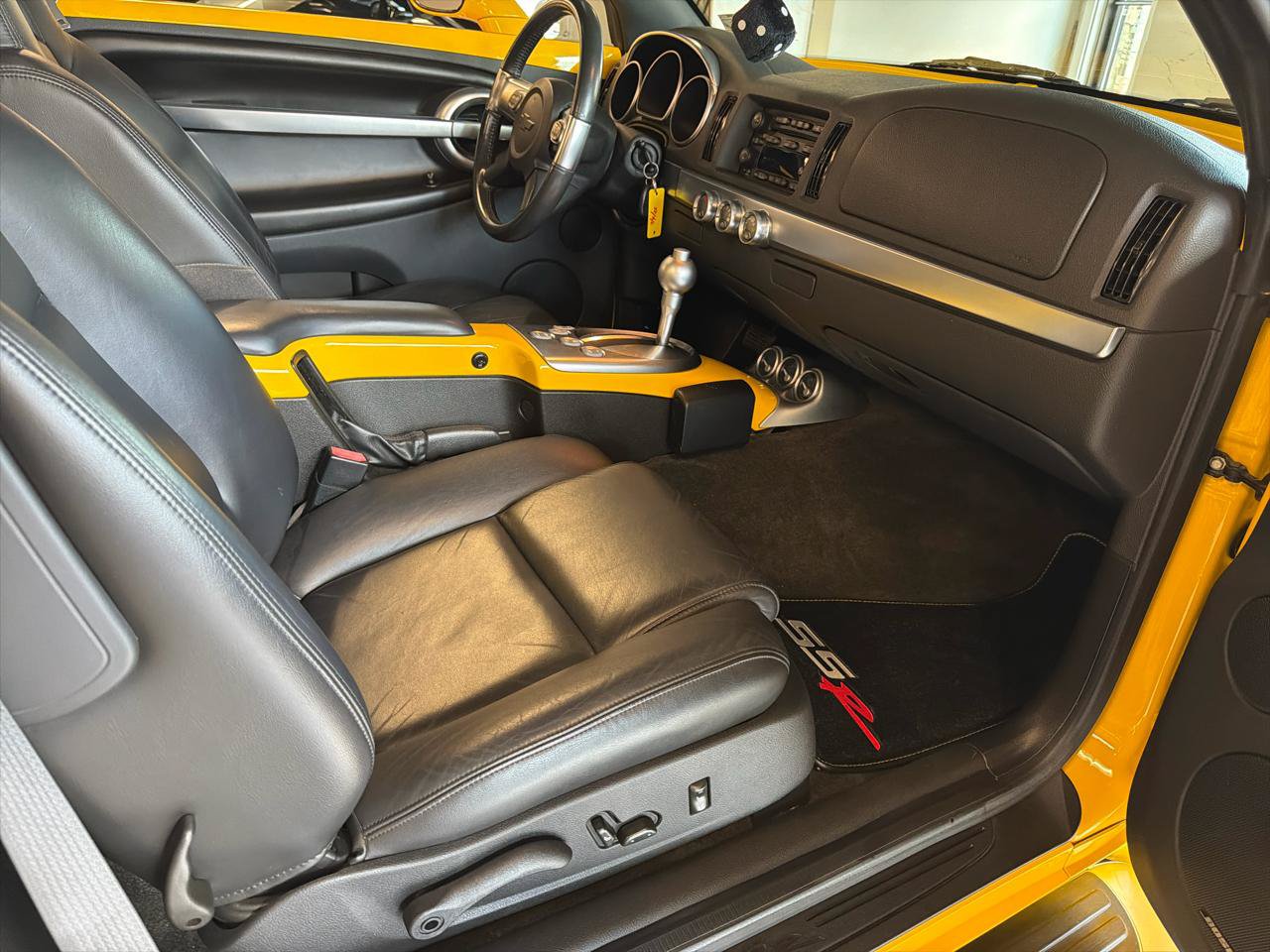 Used 2005 Chevrolet SSR w/ Preferred Equipment Group RWD image 26