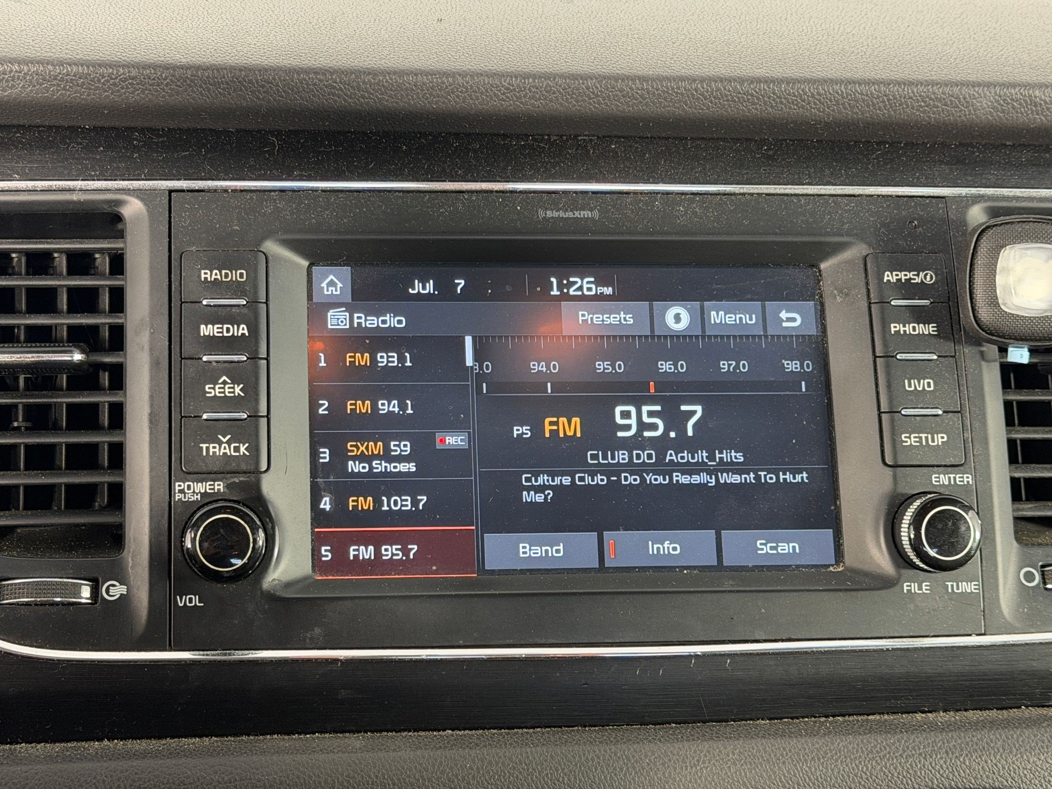 Used 2017 Kia Sedona LX w/ LX Essentials Premium Package FWD image 19