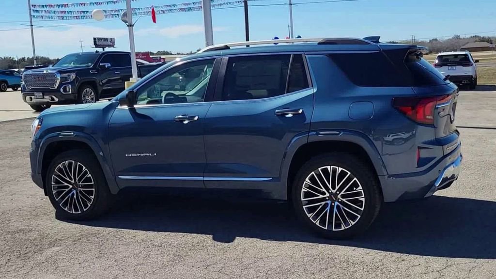 New 2026 GMC Terrain Denali w/ LPO, Black Badging Package image 5