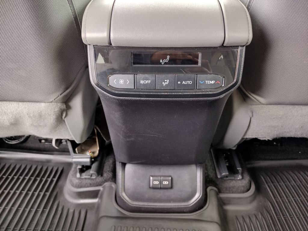 Used 2023 Toyota Highlander LE FWD image 9