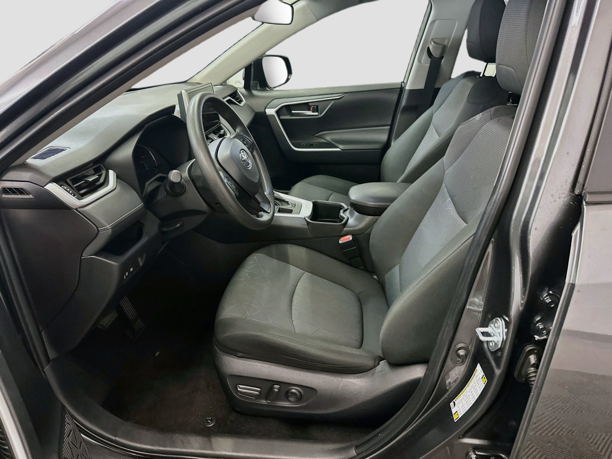 Used 2025 Toyota RAV4 XLE AWD/4WD image 13