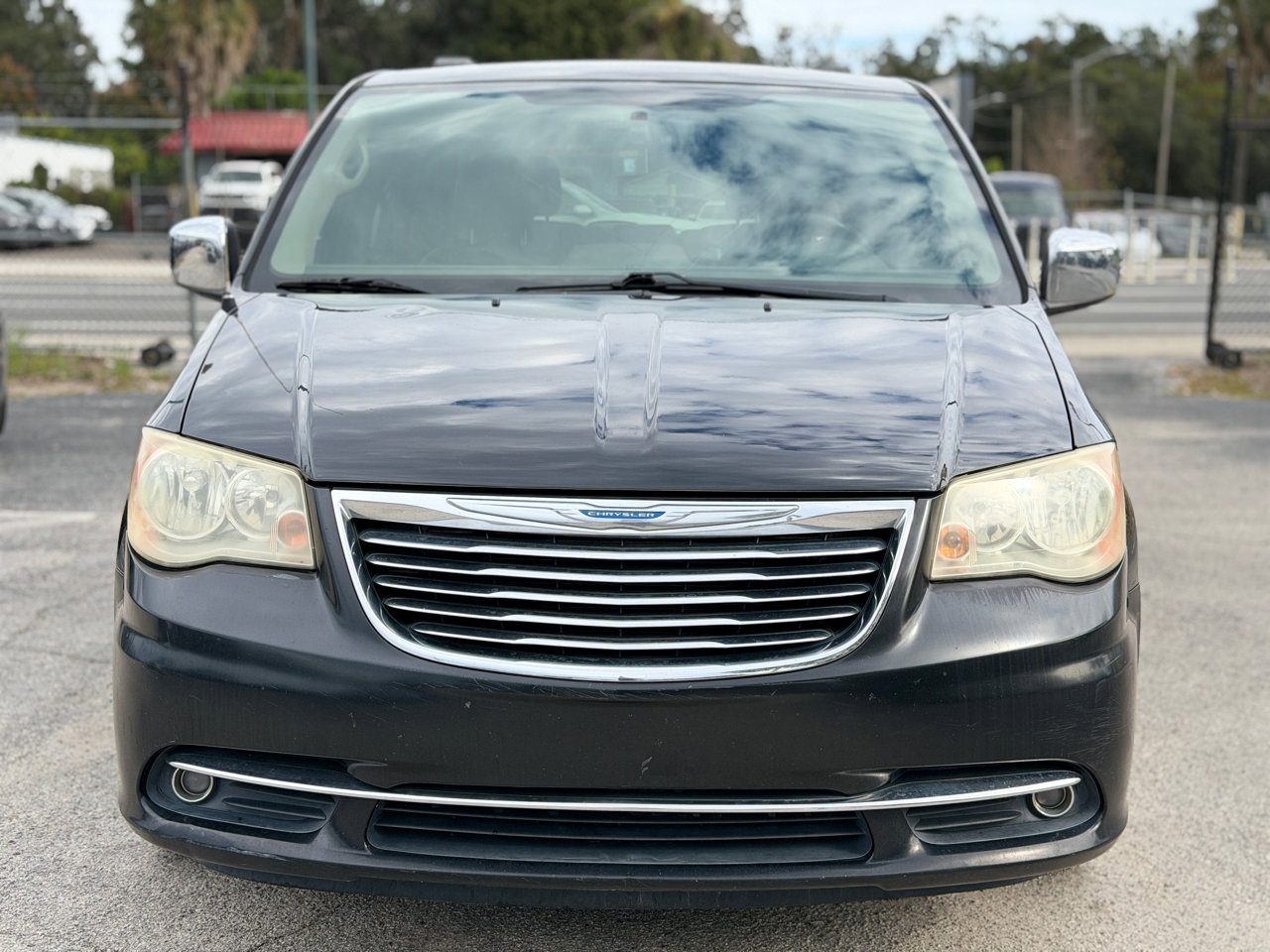 Used 2013 Chrysler Town & Country Touring-L w/ Premium Group image 8