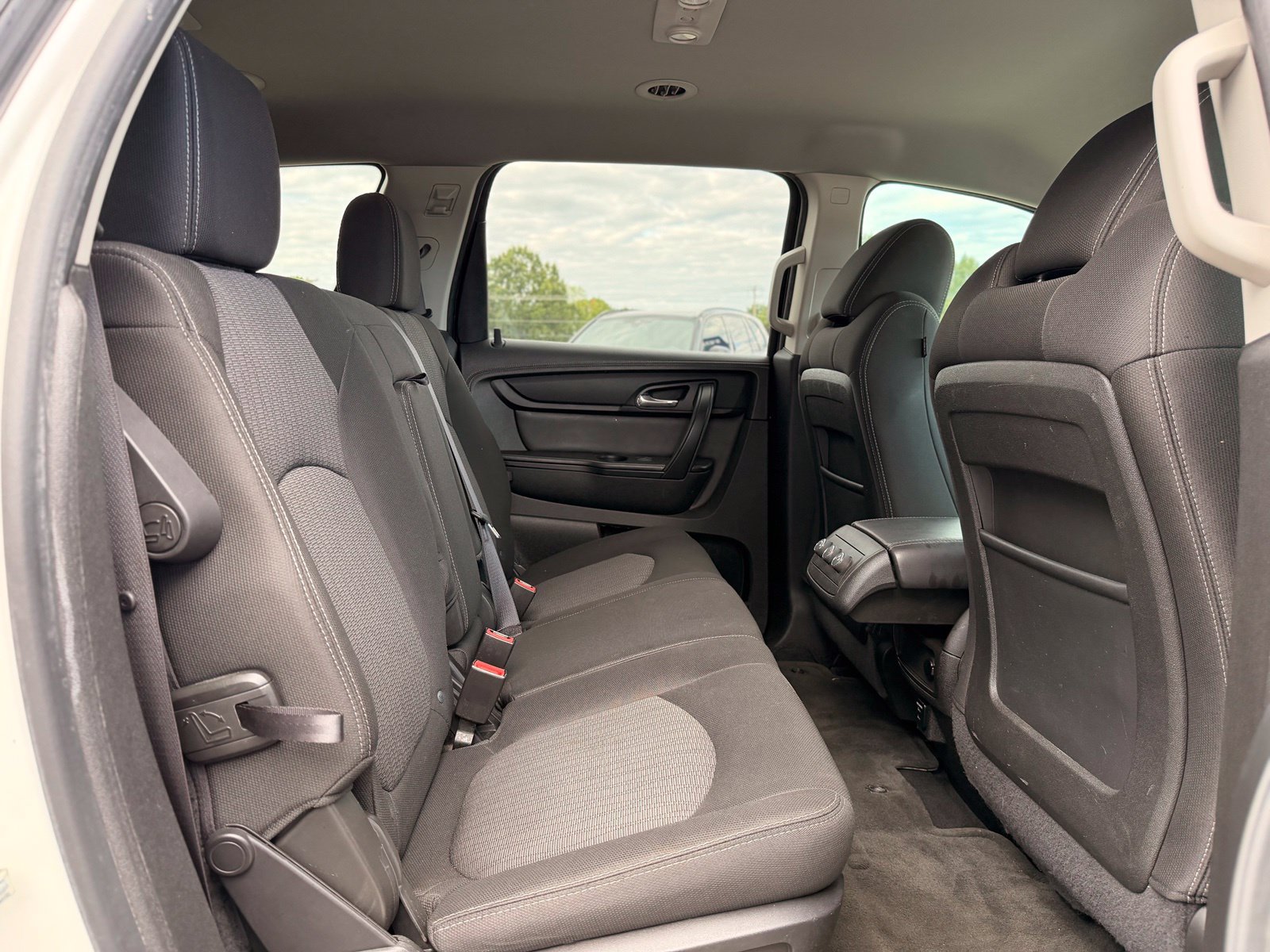 Used 2015 Chevrolet Traverse LT AWD/4WD image 23