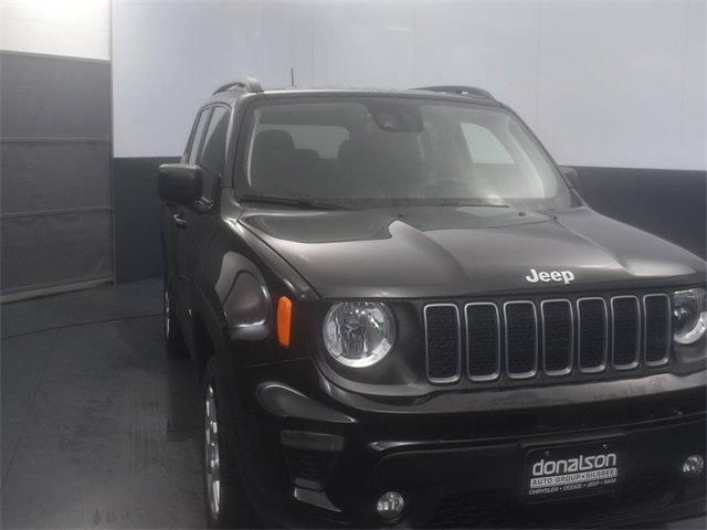 Used 2023 Jeep Renegade Latitude w/ Premium Group image 19