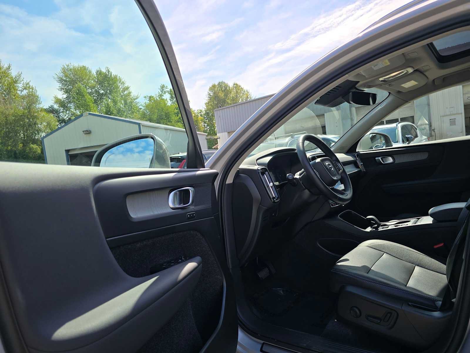 Certified 2024 Volvo XC40 B5 Core w/ Climate Package AWD/4WD image 22