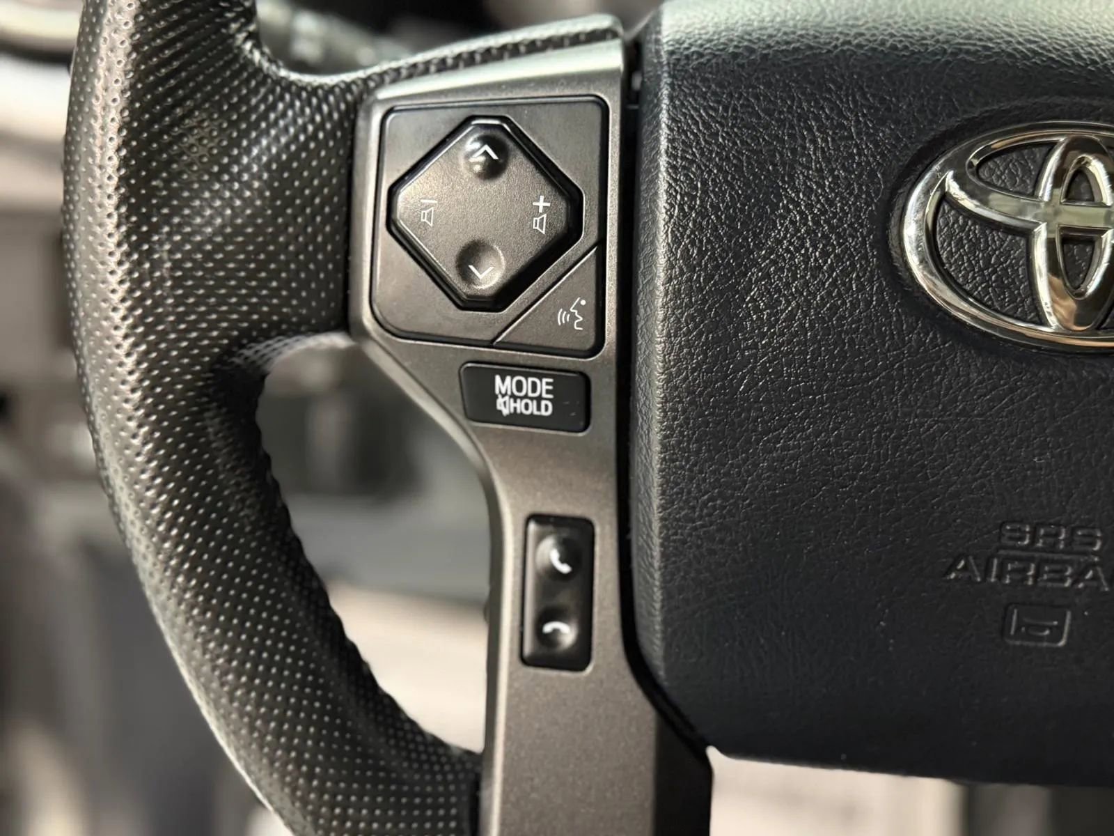 Used 2016 Toyota Tacoma TRD Off-Road AWD/4WD image 32