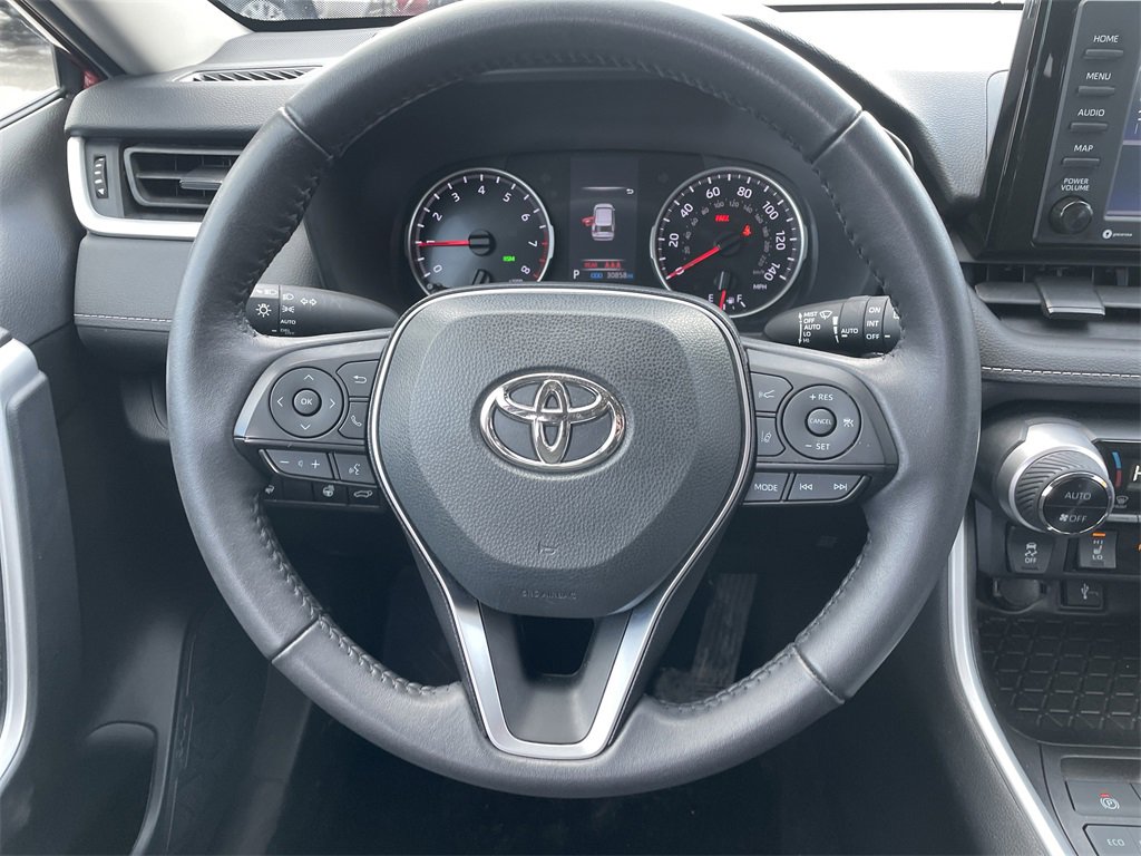 Used 2022 Toyota RAV4 XLE image 17