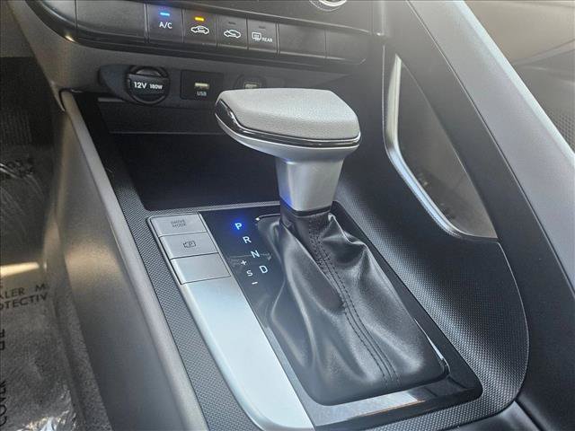 Used 2023 Hyundai Elantra SE FWD image 12