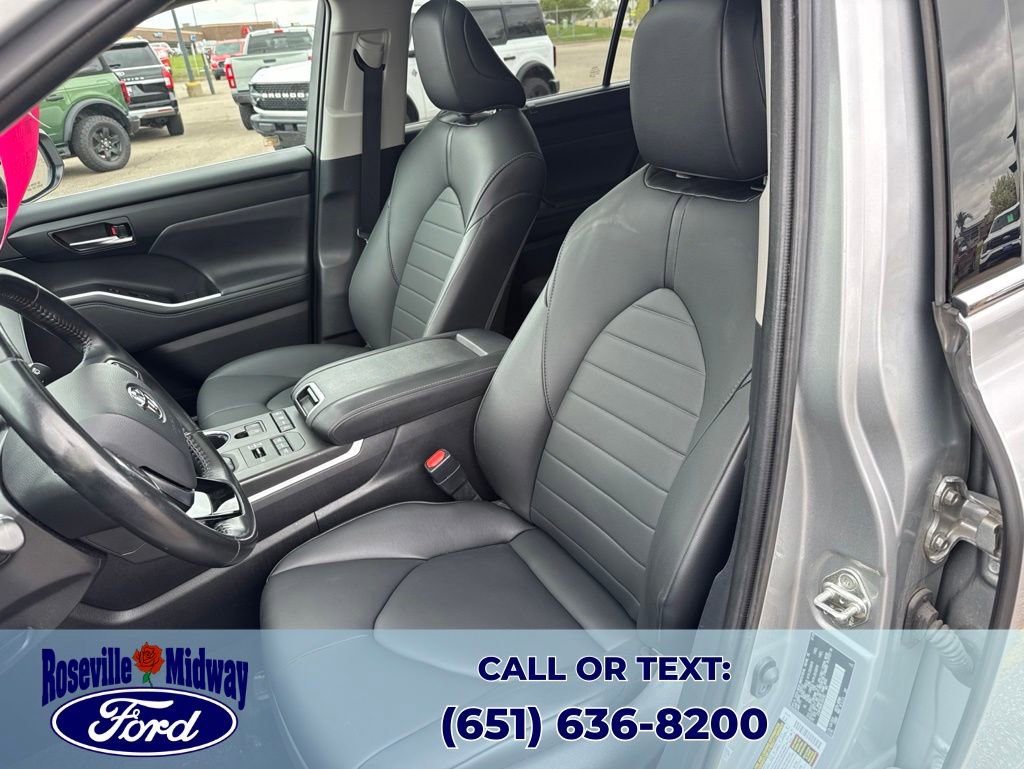 Used 2020 Toyota Highlander XLE AWD/4WD image 27