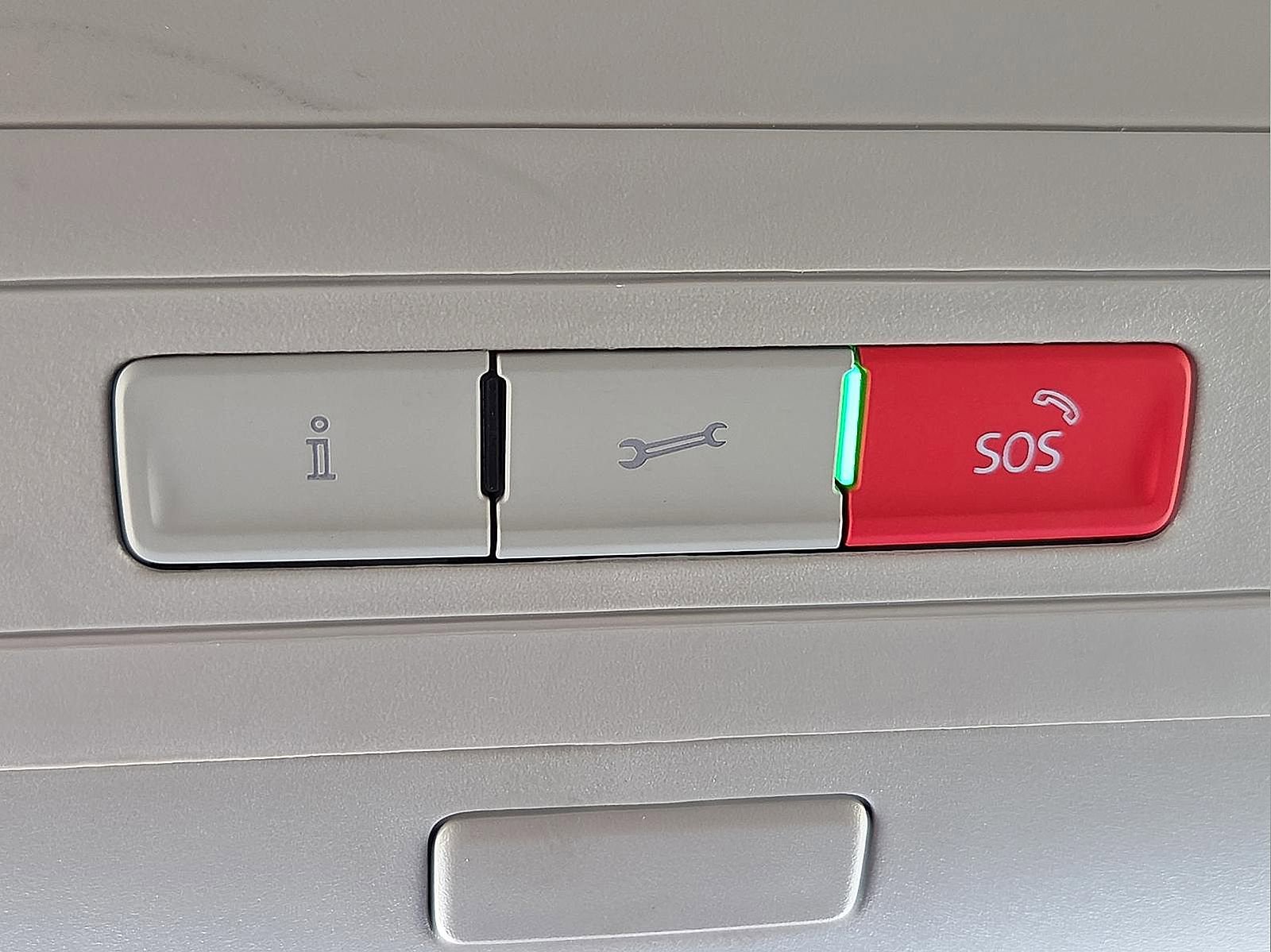 Used 2025 Volkswagen Taos SE image 21