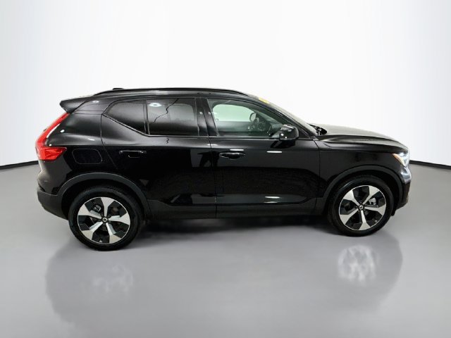 Used 2026 Volvo XC40 B5 Plus AWD/4WD image 8