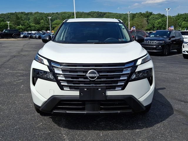 Used 2025 Nissan Rogue S FWD image 2