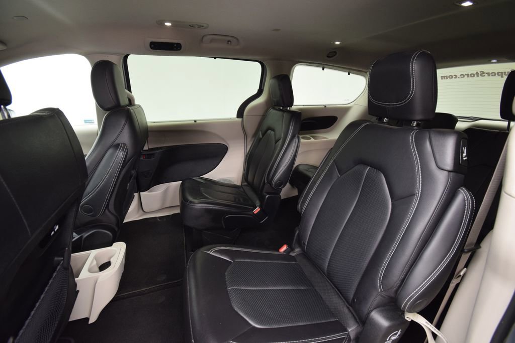 Used 2022 Chrysler Pacifica Touring-L image 25