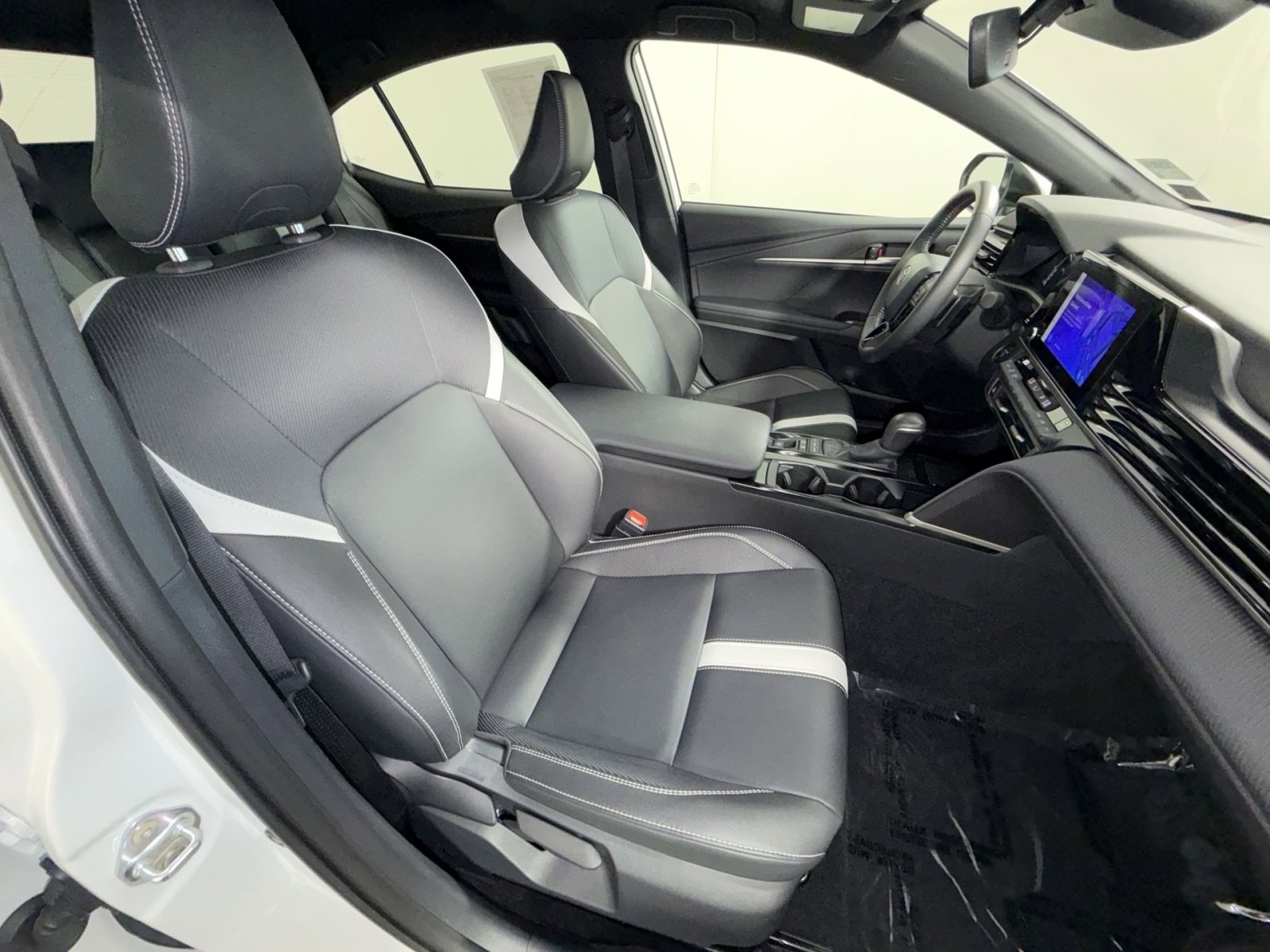 Used 2025 Toyota Camry SE w/ Convenience Package image 26