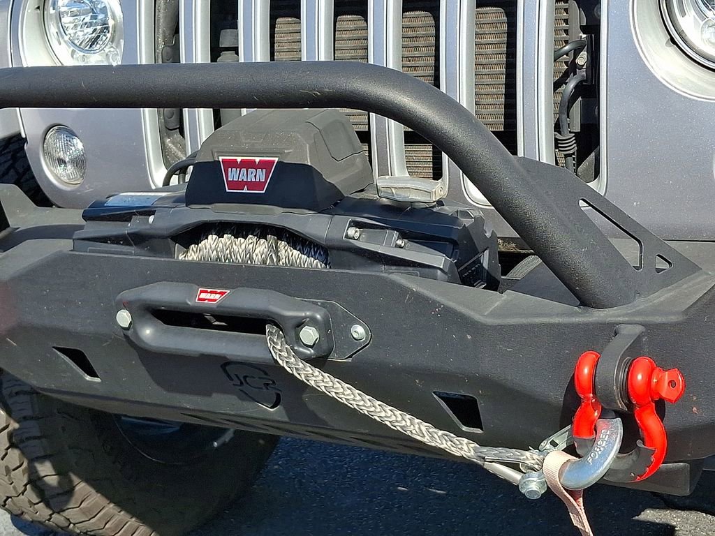 Used 2018 Jeep Wrangler Unlimited Sahara w/ Connectivity Group image 25